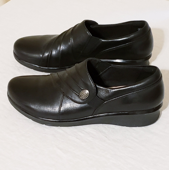 Clarks Shoes - Clarks Collection Black Leather Flats Loafers Button 7M Like New